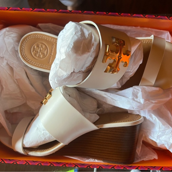 BRAND NEW Tory Burch Wedges - Picture 6 of 6